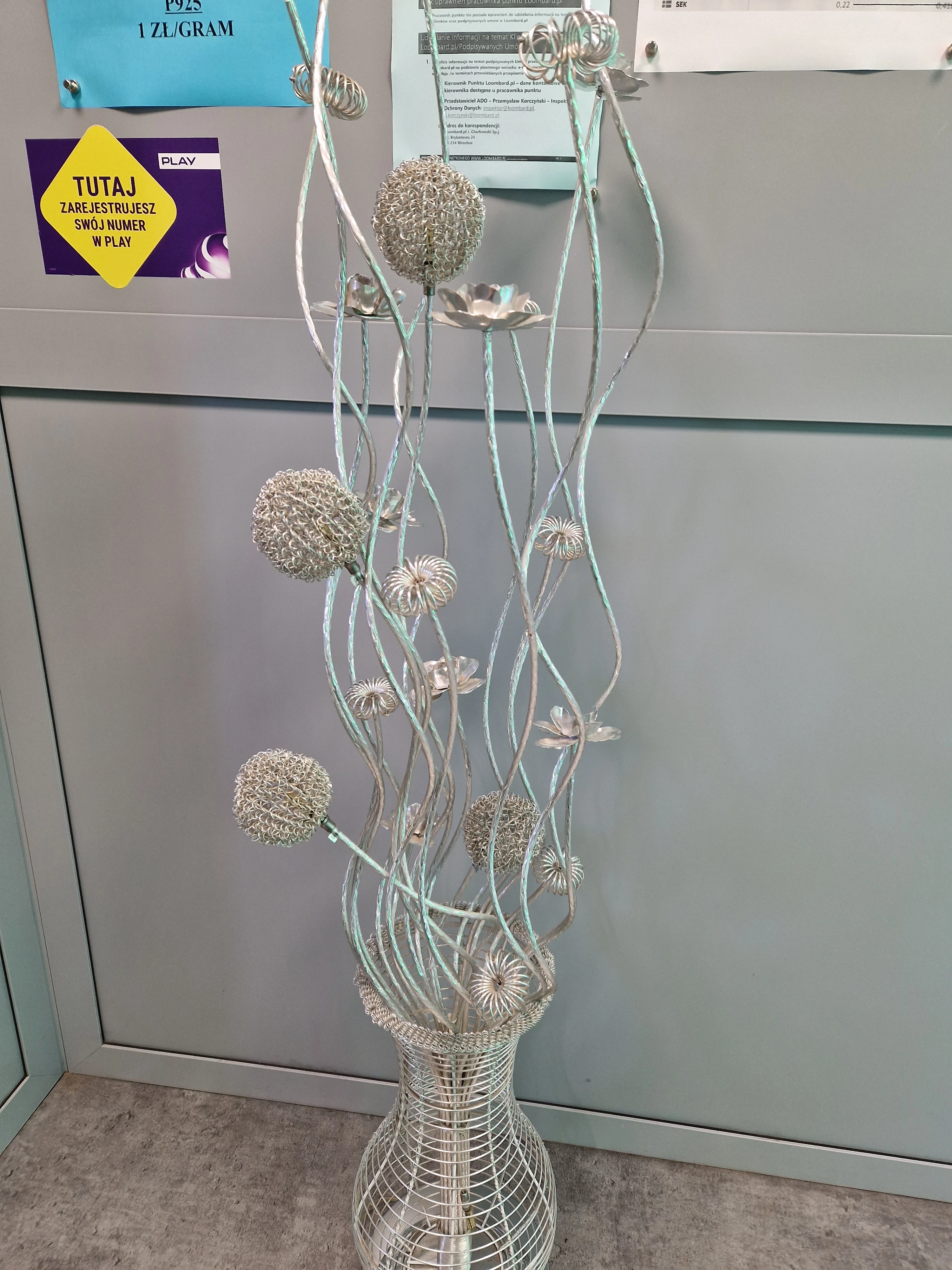 lampa-z-drutow-podlogowa-kwiaty-stan-uzywany