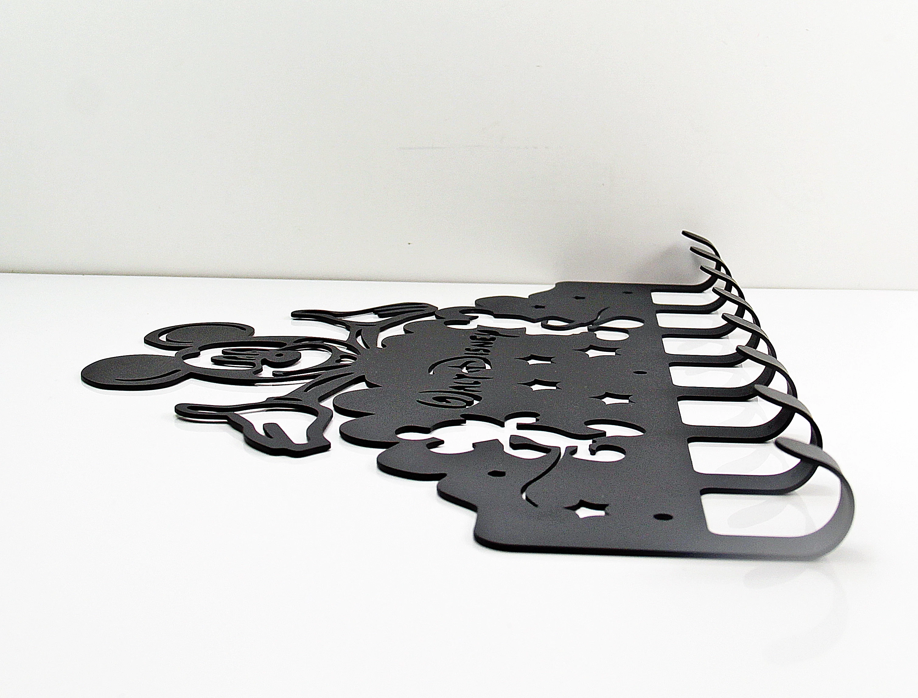 wieszak-metalowy-na-ubrania-walt-disney-kolor-mebla-czarny