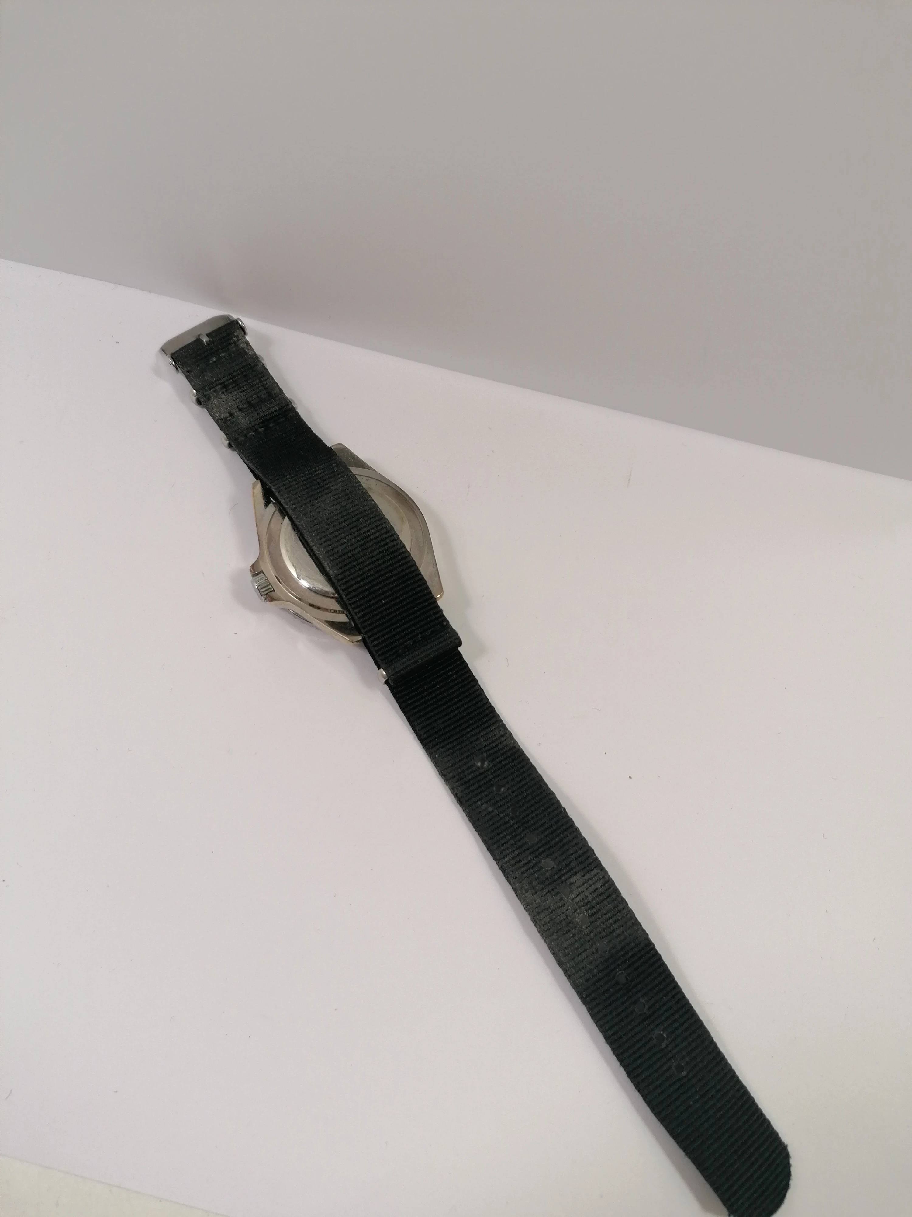 zegarek-shark-army-funkcje-datownik