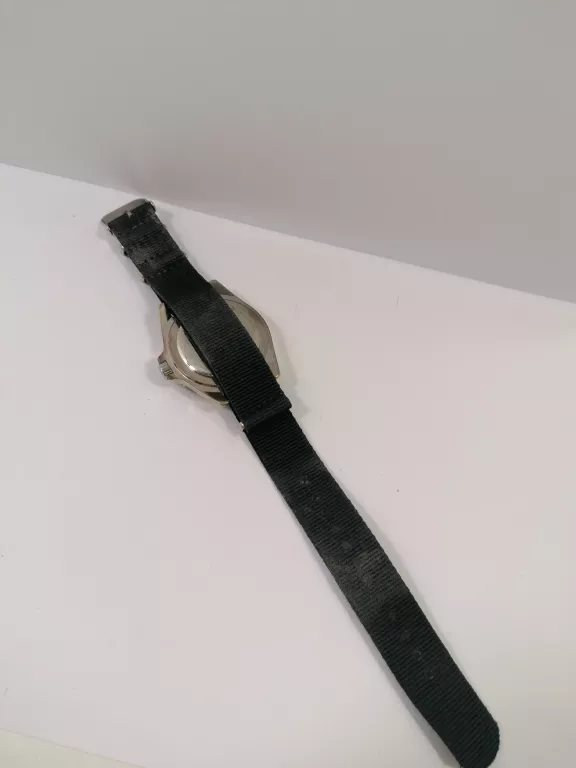 zegarek-shark-army-funkcje-datownik