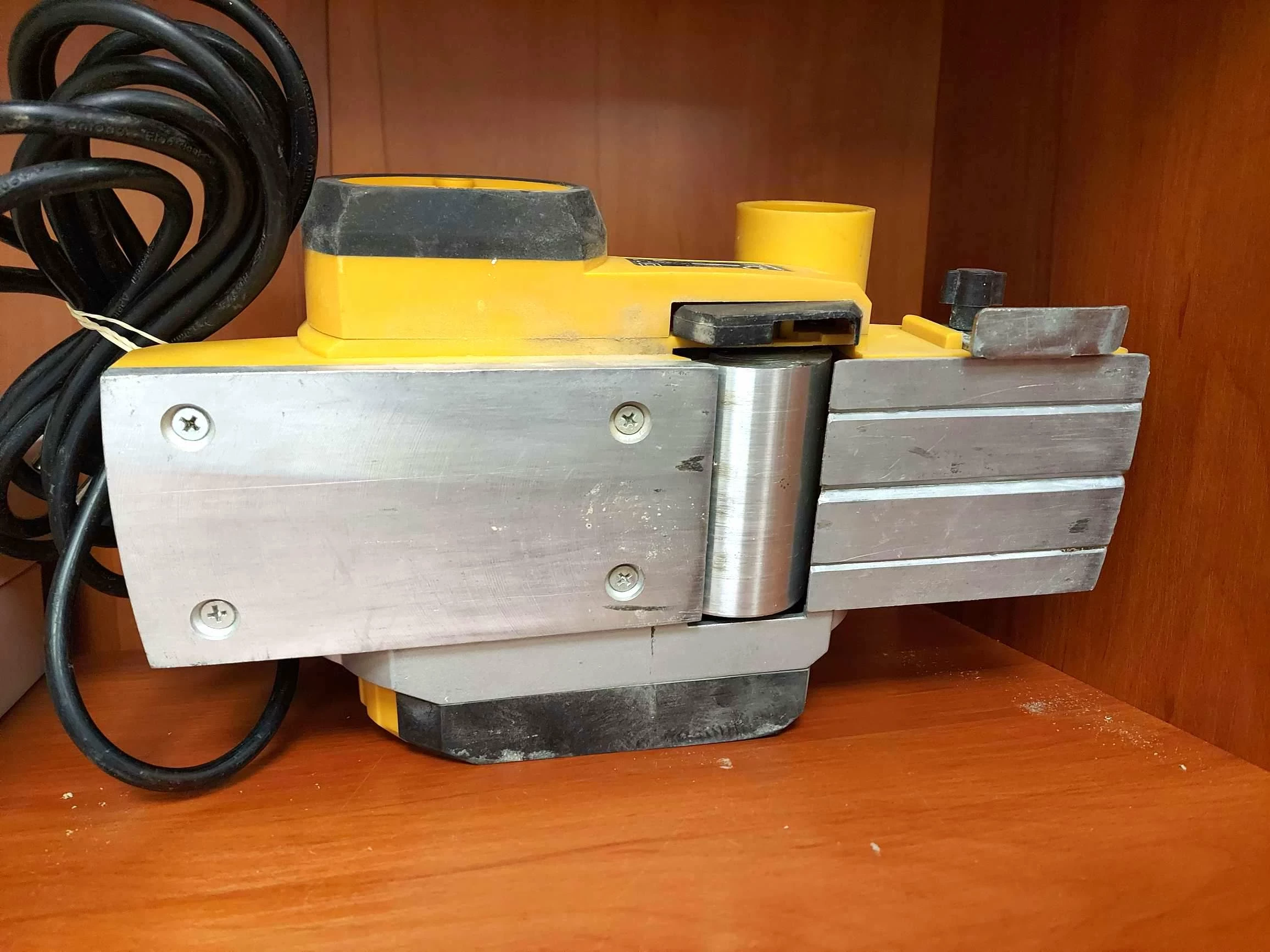 strug-elektryczny-jcb-pp1050-szerokosc-strugania-82