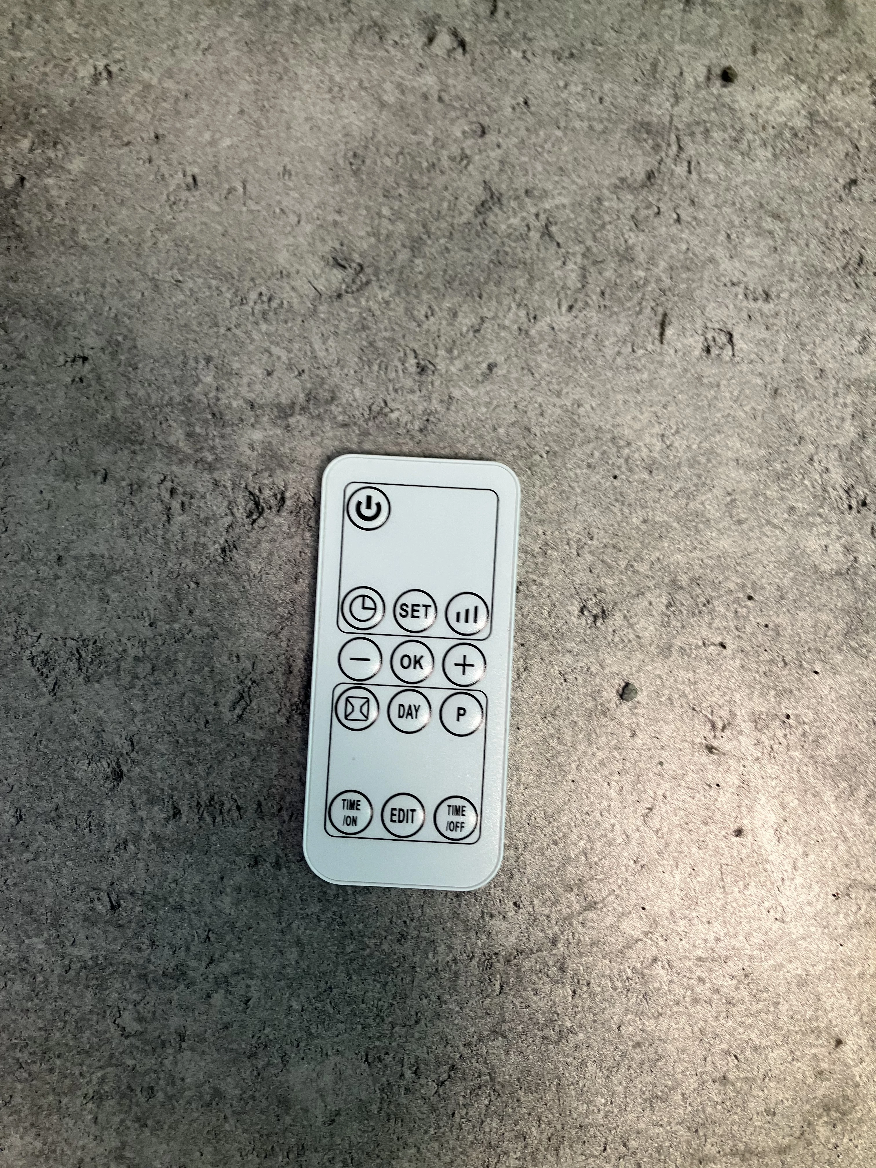 termowentylator-quigg-wh-1-2000-w-kolor-dominujacy-bialy