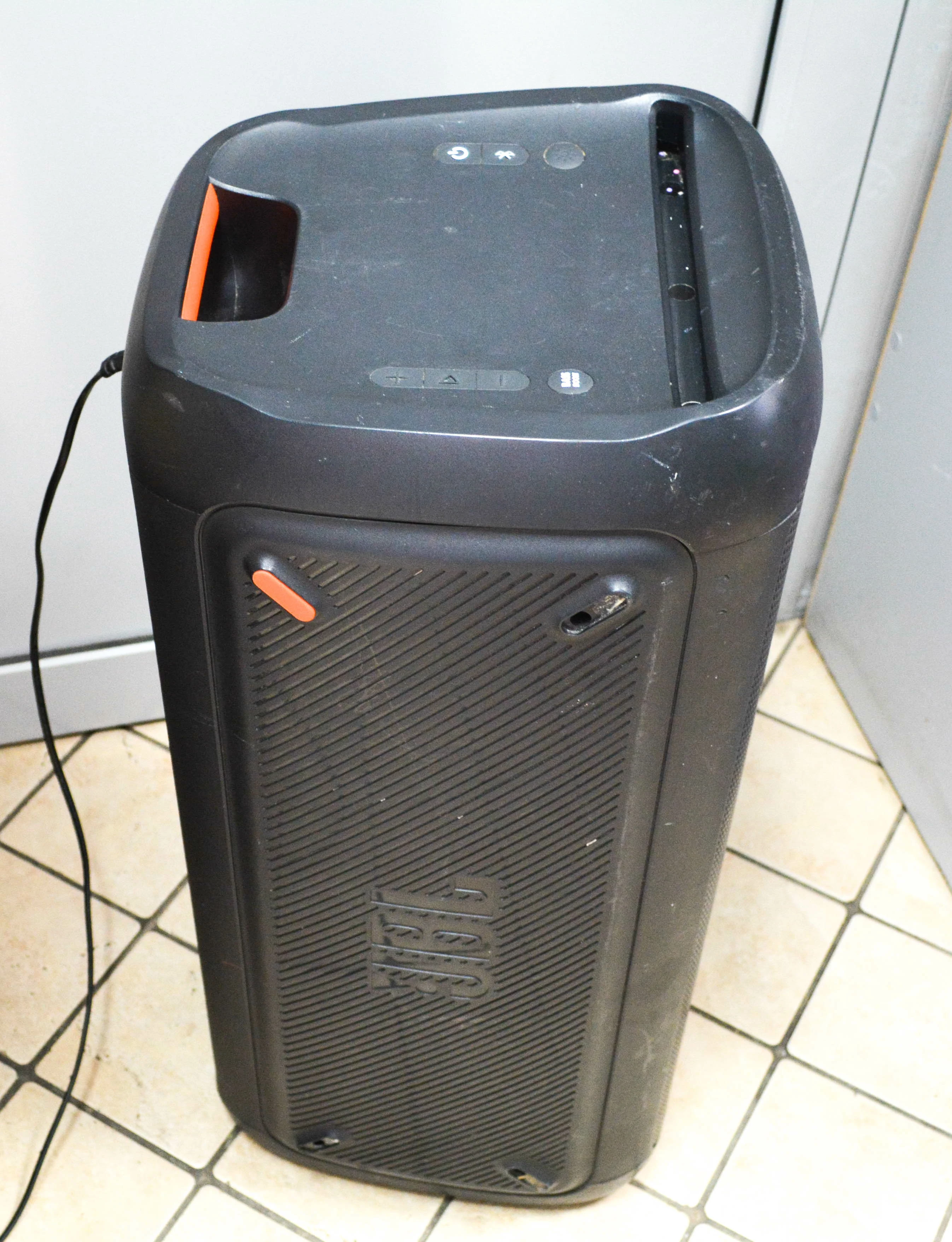 glosnik-imprezowy-jbl-partybox-200-audio-marka-jbl