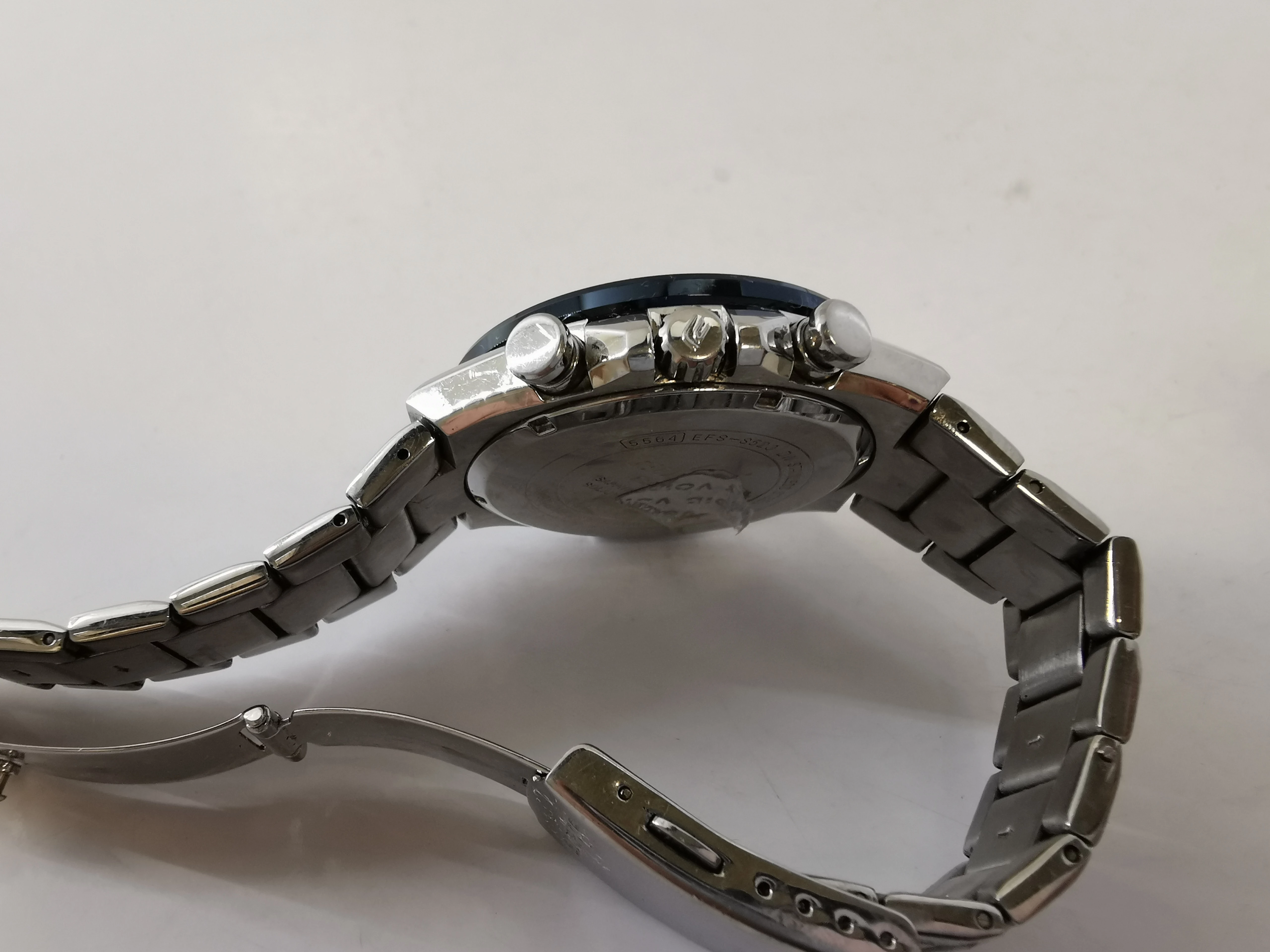 zegarek-casio-edifice-efs-s520-cdb-1buef-opis-ksztalt-koperty-okragla