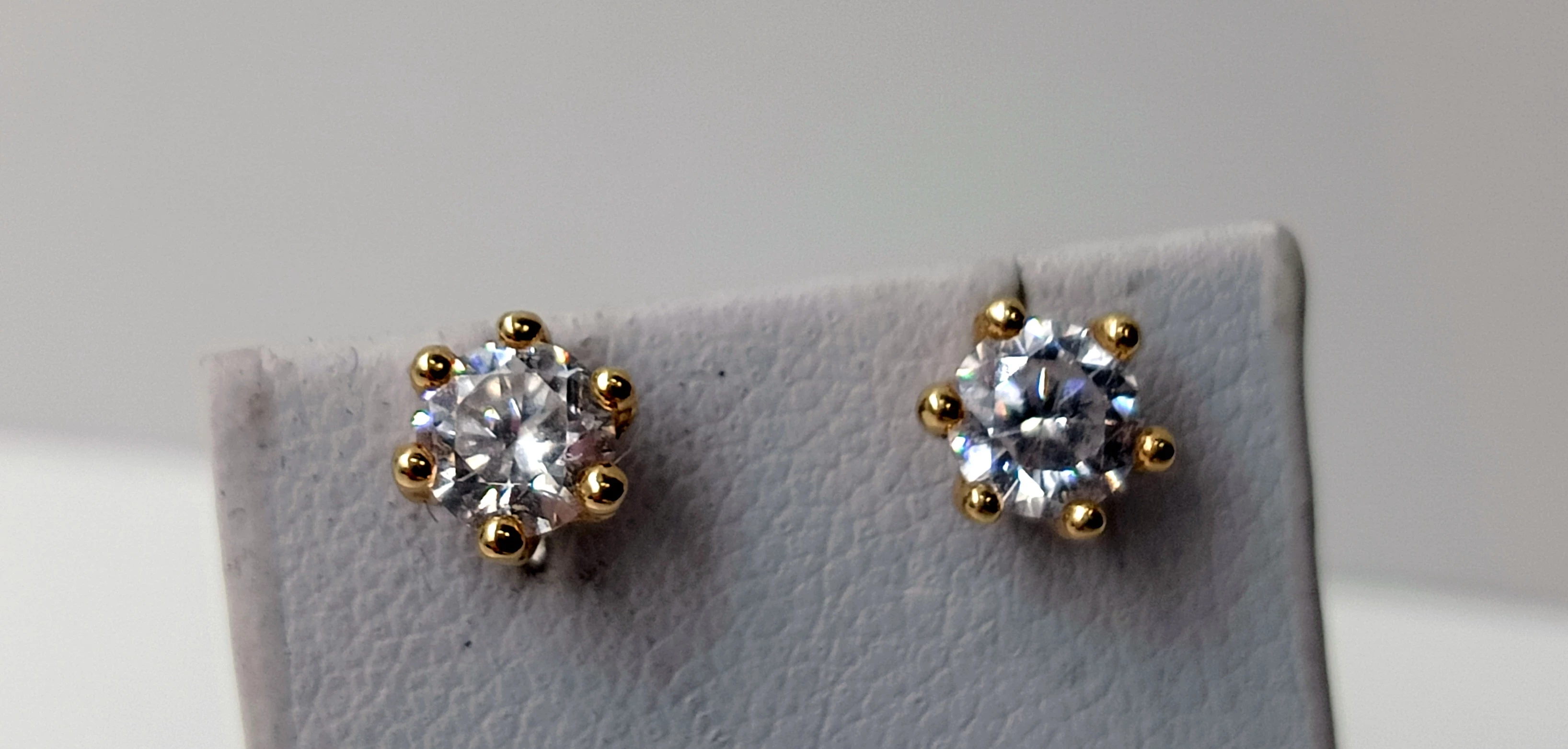 wyrob-jubilerski-kolczyki-wkowki-z-kamykiem-bytomska-12-czeladz