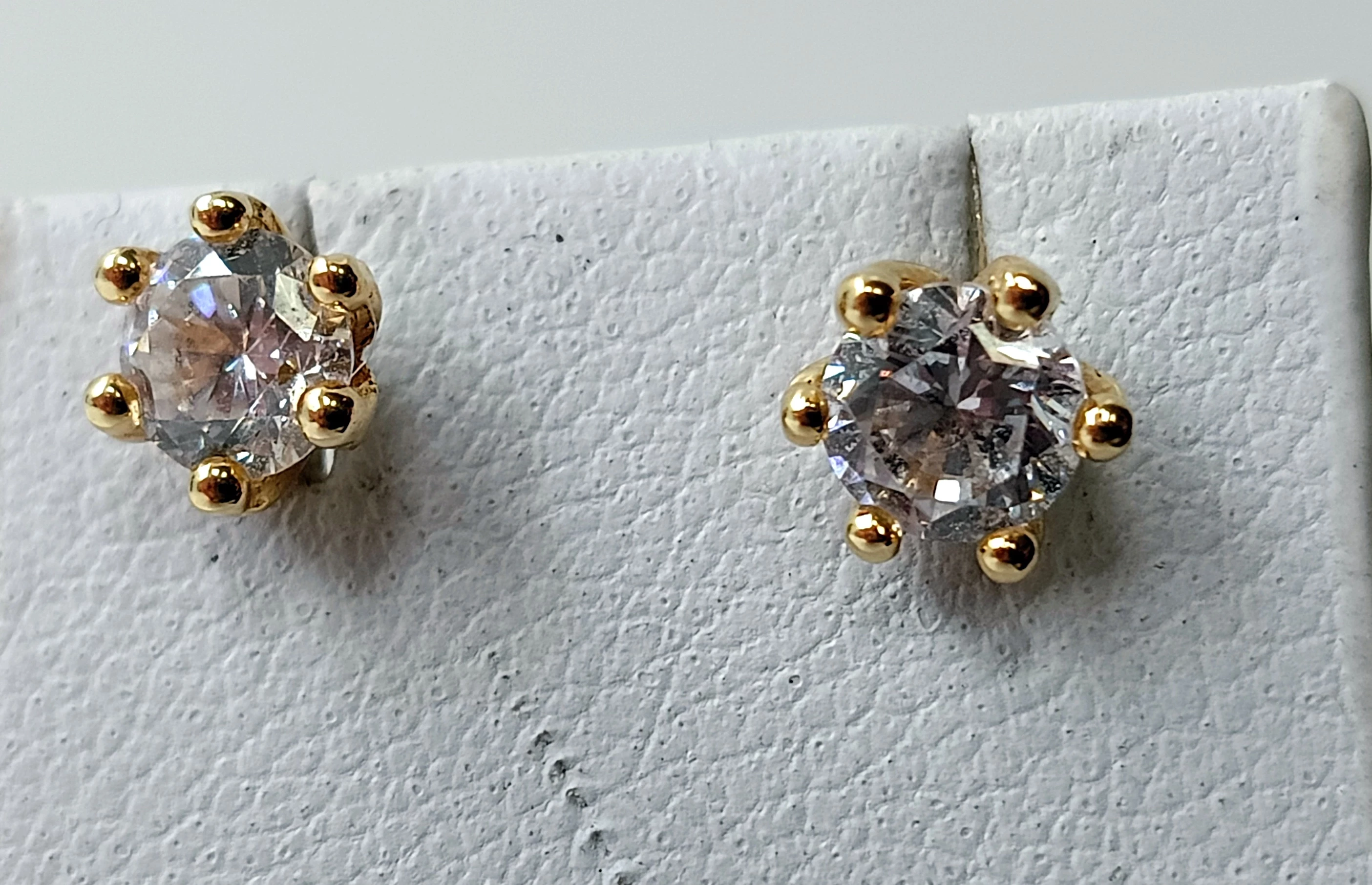 wyrob-jubilerski-kolczyki-wkowki-z-kamykiem-kamien-bez-kamienia