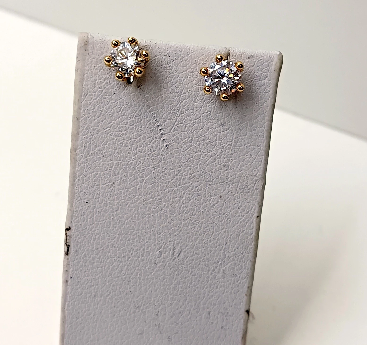 wyrob-jubilerski-kolczyki-wkowki-z-kamykiem-stan-uzywany