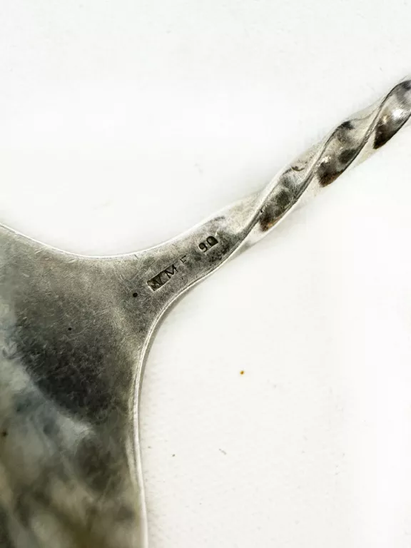 MAŁY WIDELEC Z WYTŁOCZONĄ RYBĄ 22,39G 925