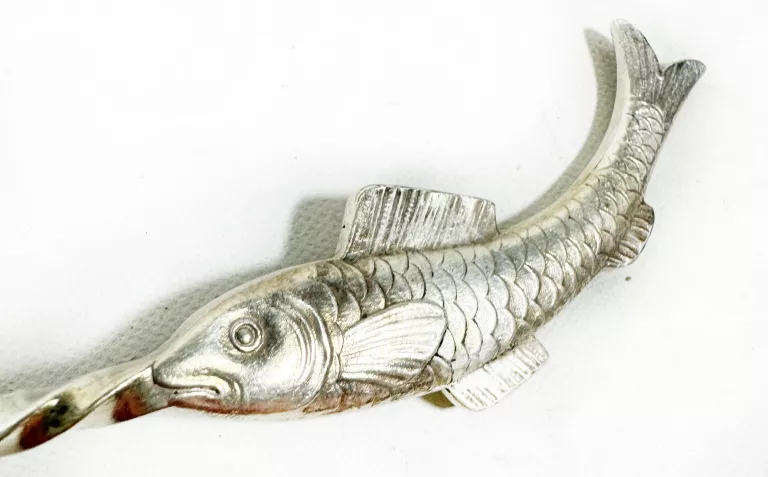 MAŁY WIDELEC Z WYTŁOCZONĄ RYBĄ 22,39G 925