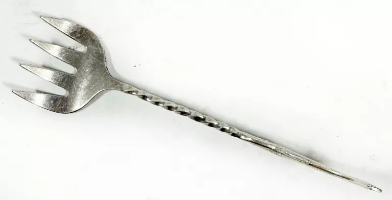 MAŁY WIDELEC Z WYTŁOCZONĄ RYBĄ 22,39G 925