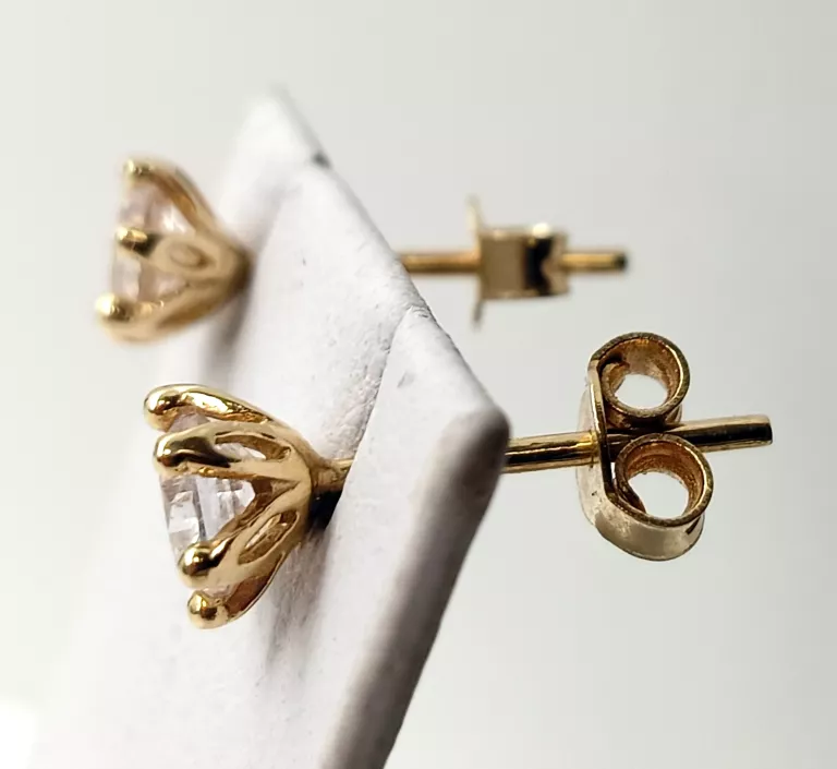 wyrob-jubilerski-kolczyki-wkowki-z-kamykiem-material-zloto