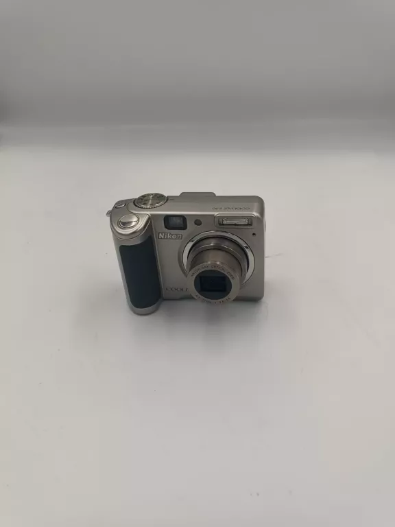 APARAT NIKON COOLPIX P50 8.1 MPX SOLO