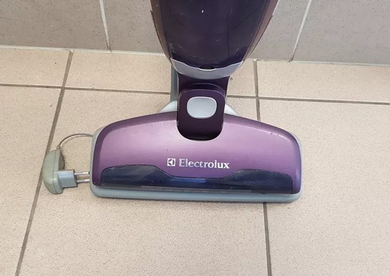 ODKURZACZ ELECTROLUX ERGORAPIDO 2W1 STACJA