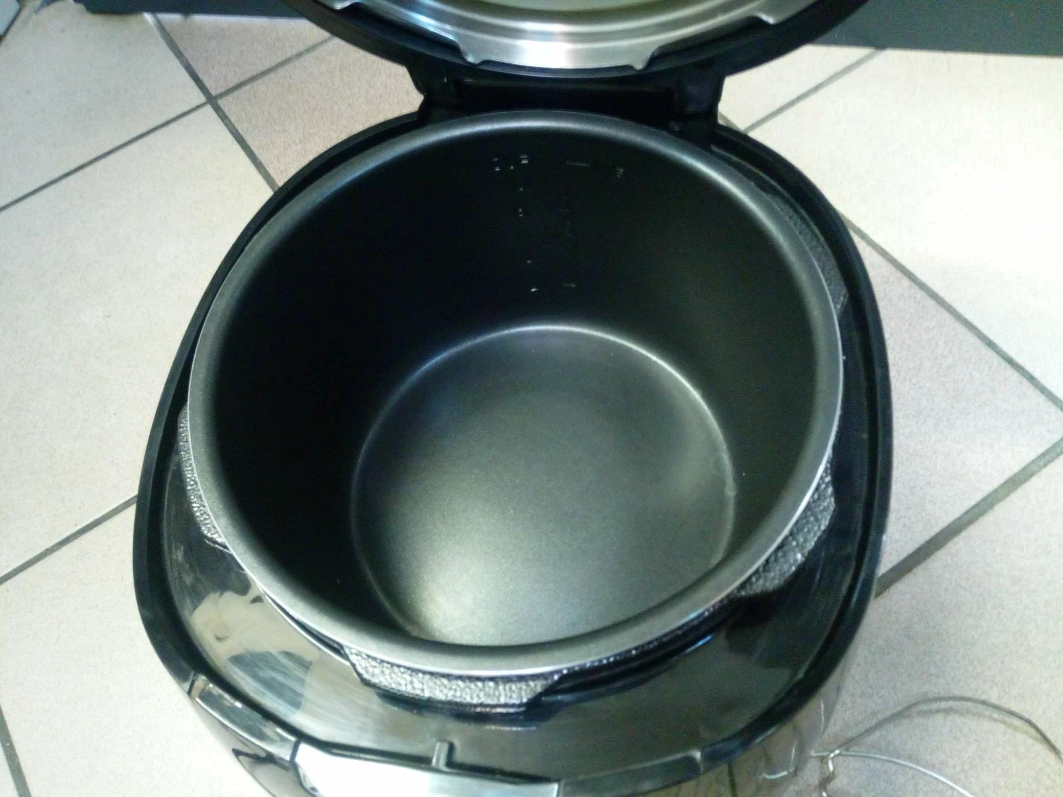 multi-cooker-frederick-excellence-de-19-kolor-dominujacy-bialy