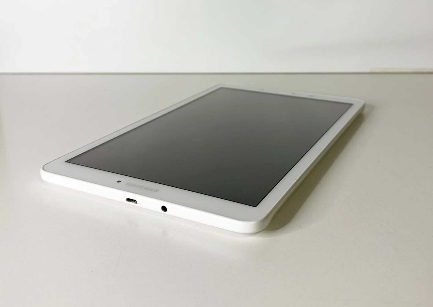 tablet-samsung-galaxy-tab-e-8gb-transmisja-danych-3g