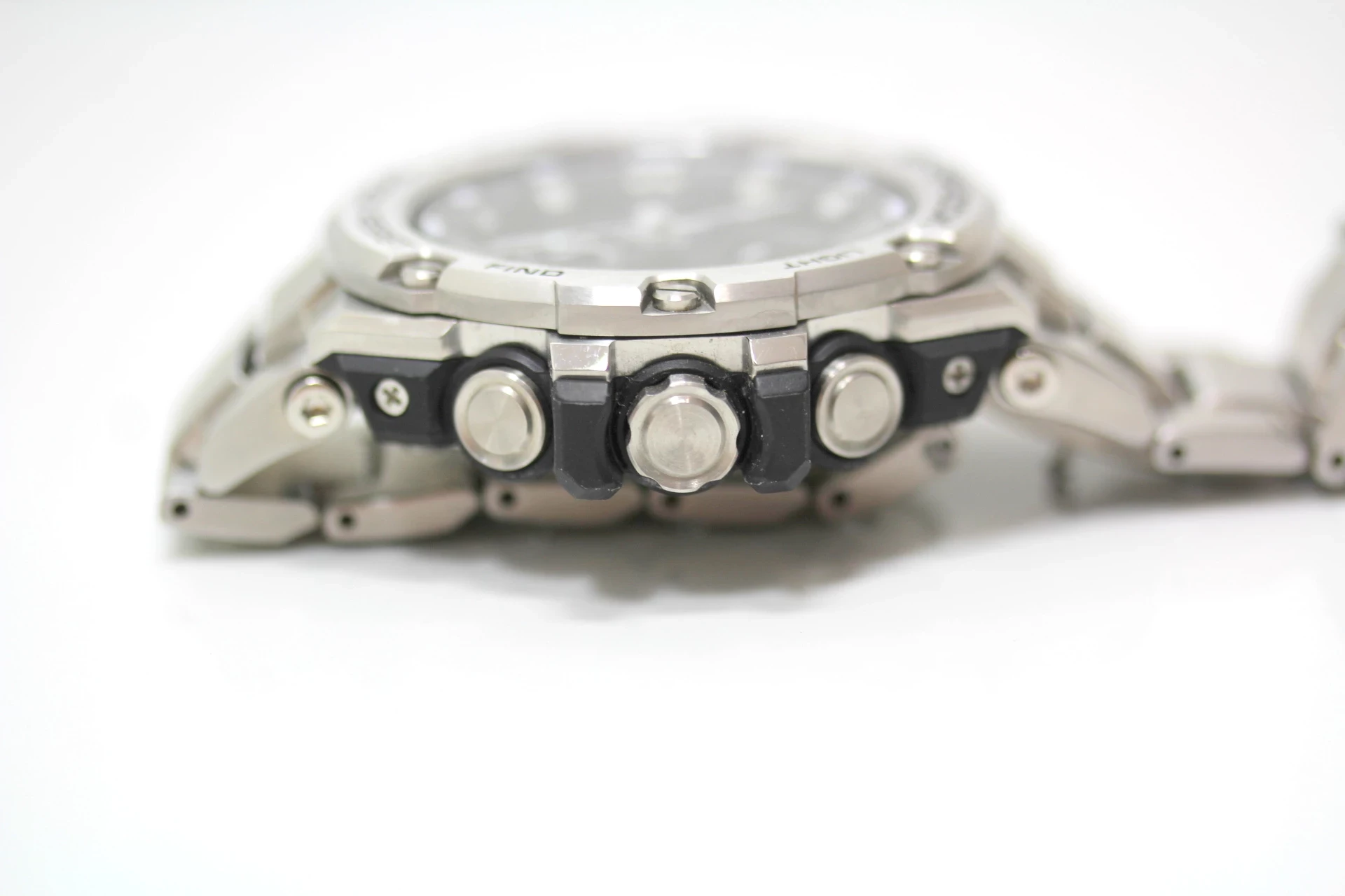 zegarek-g-shock-casio-gst-b100-szkielko-mineralne