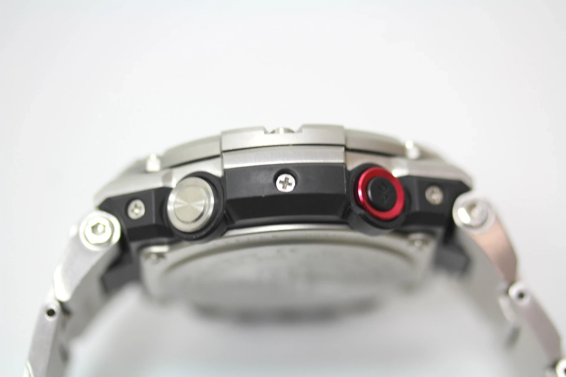 zegarek-g-shock-casio-gst-b100-wodoszczelnosc-200m-wr200