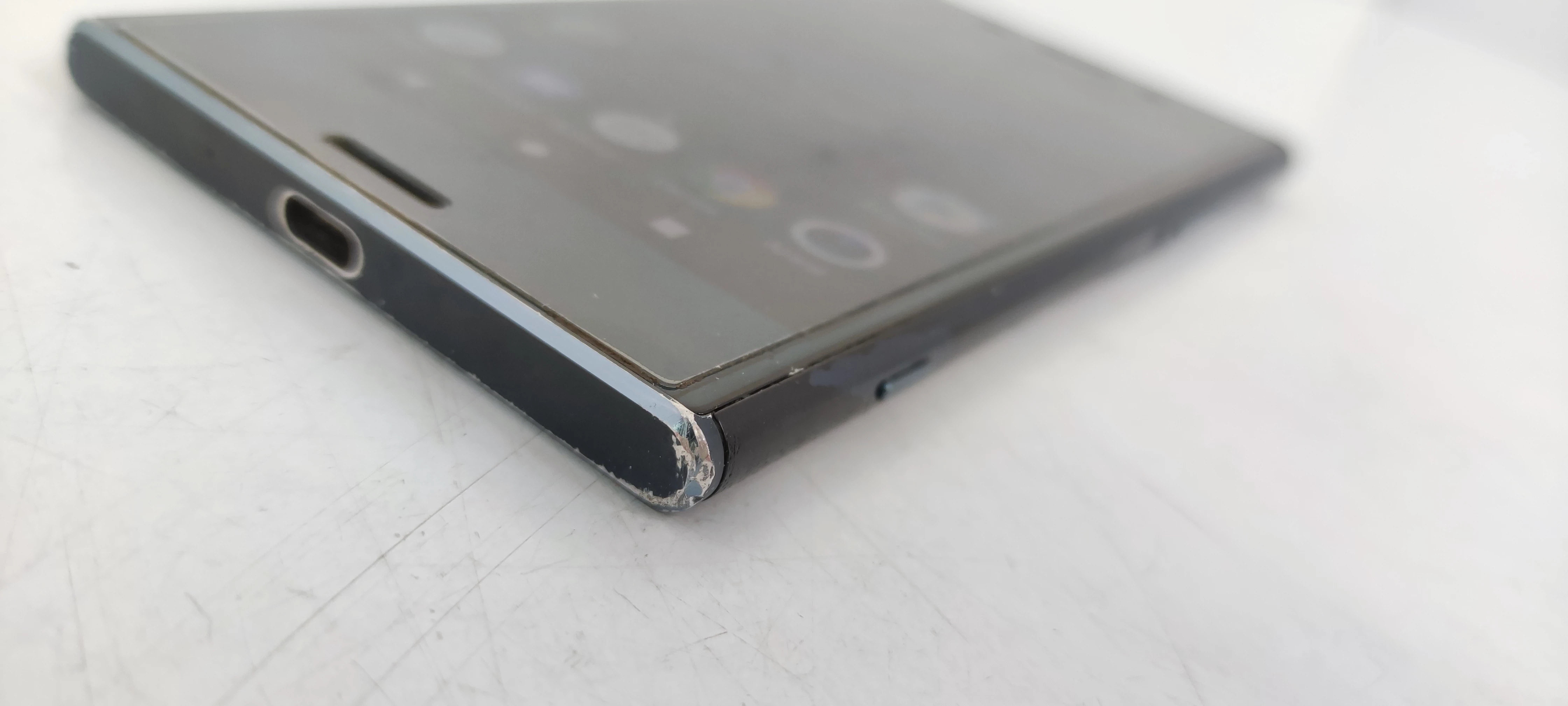 smartfon-sony-xperia-xz-premium-g8141-stan-uzywany