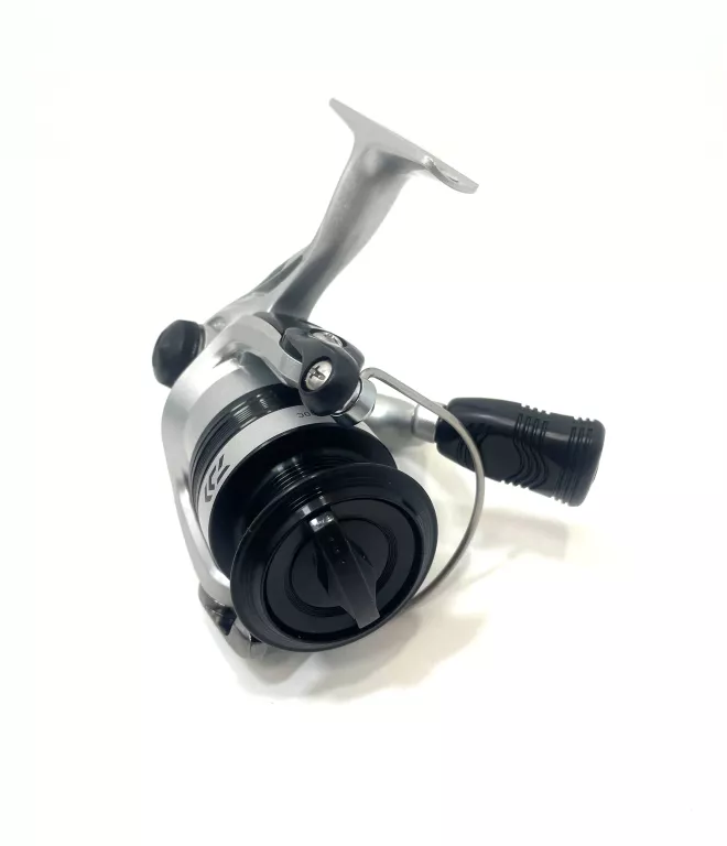 KOŁOWROTEK DAIWA SWEEPFIRE E 2000 C