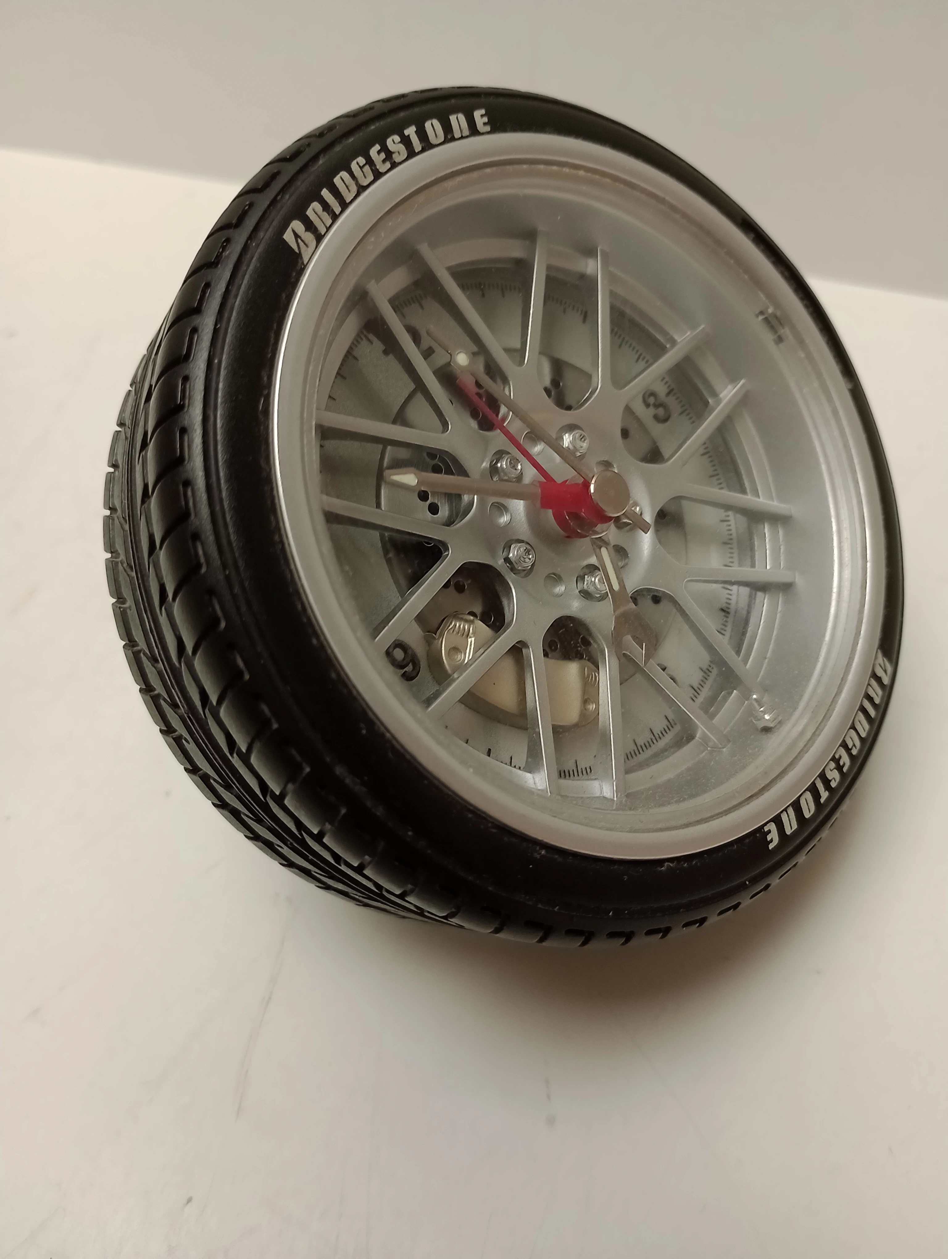 zegarek-bridgestone-w-ksztalcie-opony-typ-inny