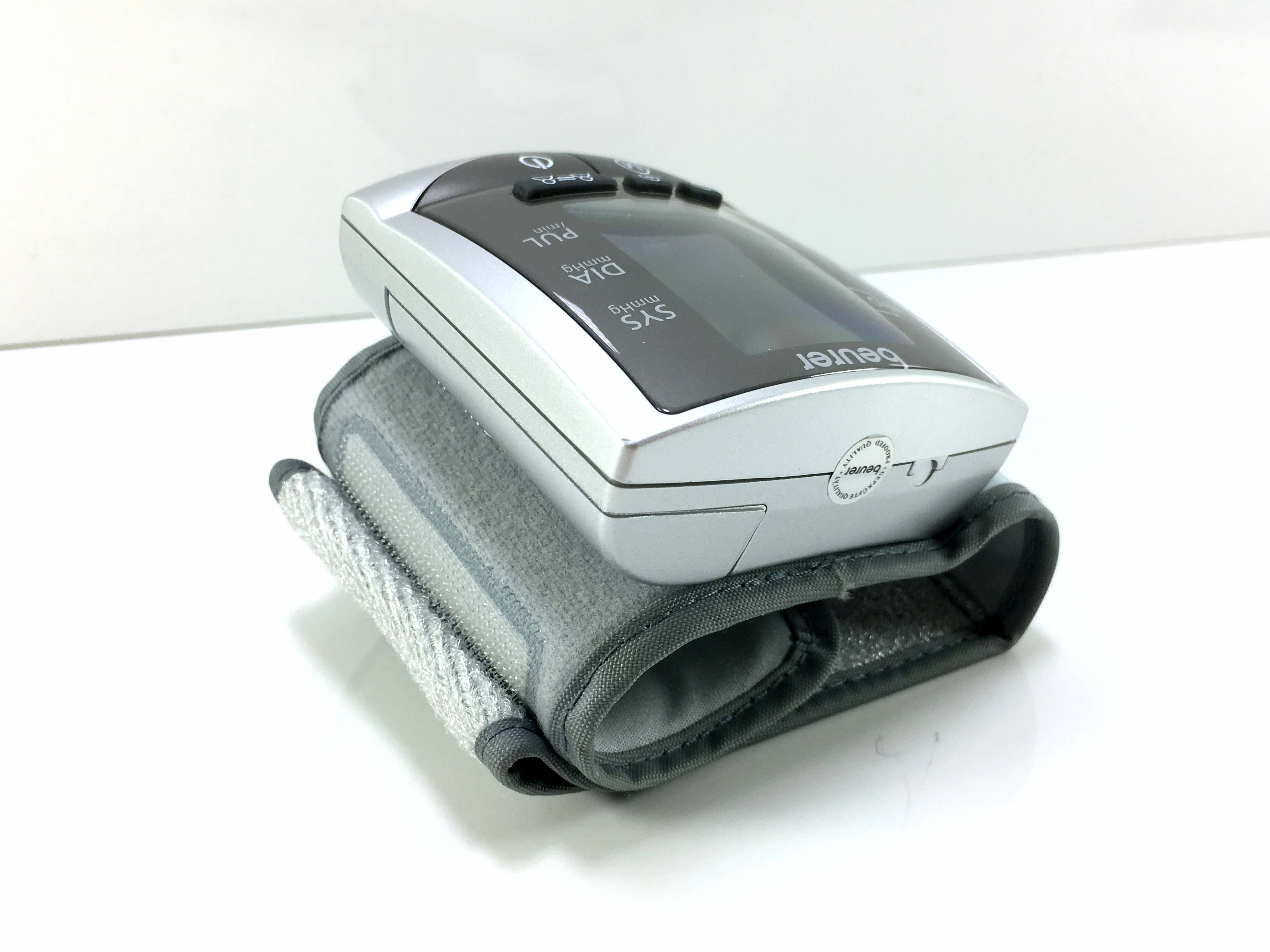 cisnieniomierz-nadgarstkowy-beurer-bc-16-miejsce-pomiaru-nadgarstek