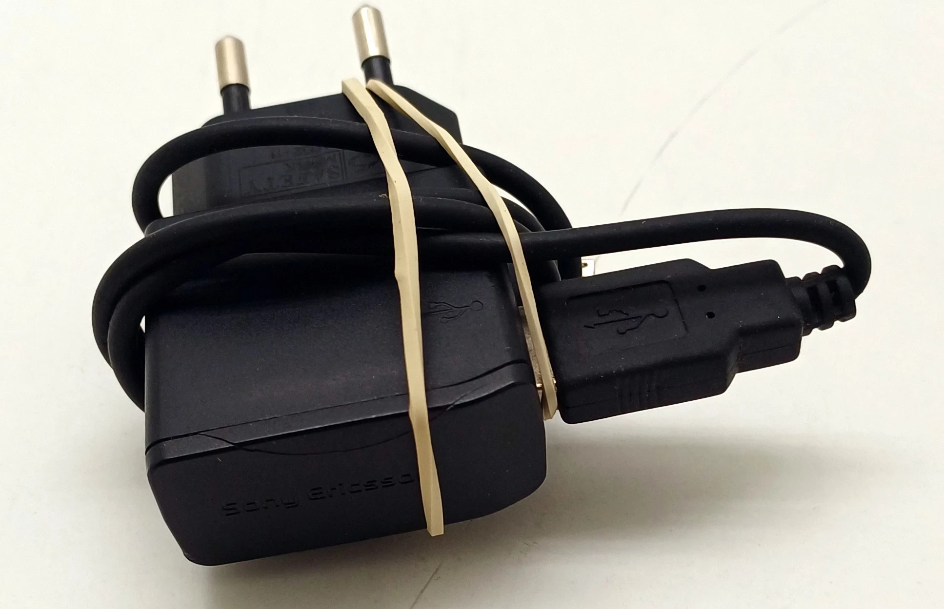 telefon-alcatel-2010x-z-ladowarka-kolor-czarny