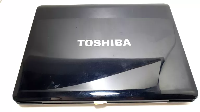 LAPTOP TOSHIBA A300 D  4GB RAM WIN 8