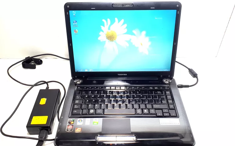 LAPTOP TOSHIBA A300 D  4GB RAM WIN 8