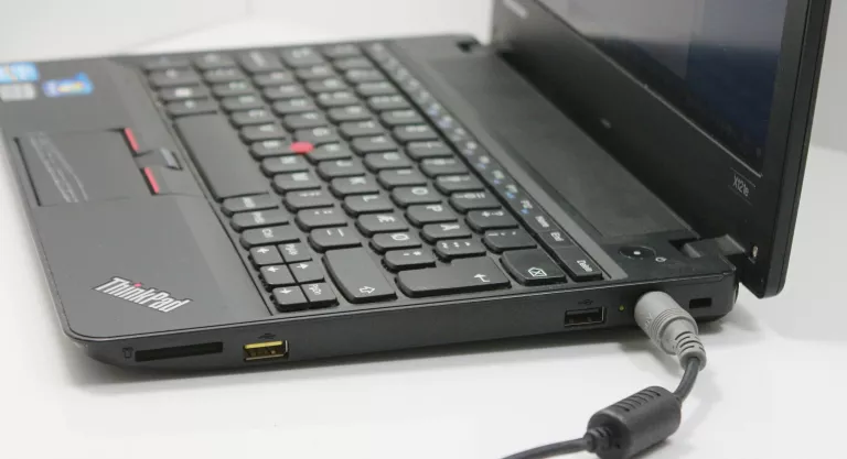 LAPTOP LENOVO THINKPAD X121E 4GB/320GB HDD