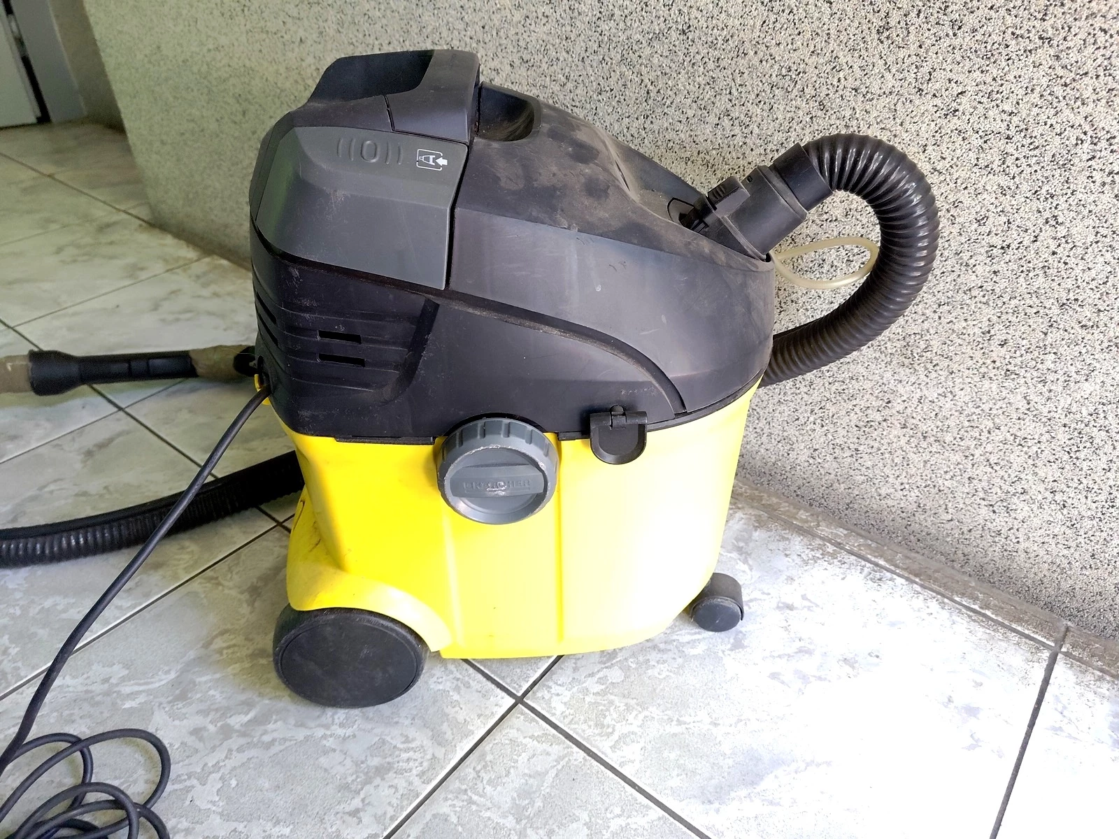 odkurzacz-pioracy-karcher-se-5100-1400w-at-opis-barlickiego-47-kutno