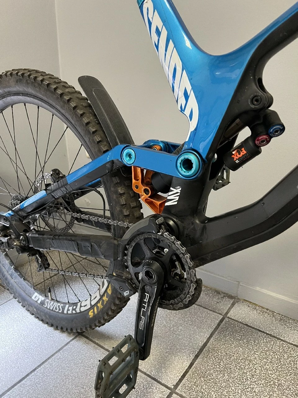 rower-zjazdowy-canyon-sender-cf-90-2016-rozmiar-kola-275