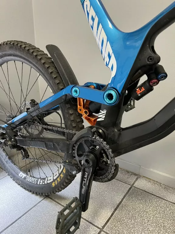 rower-zjazdowy-canyon-sender-cf-90-2016-rozmiar-kola-275