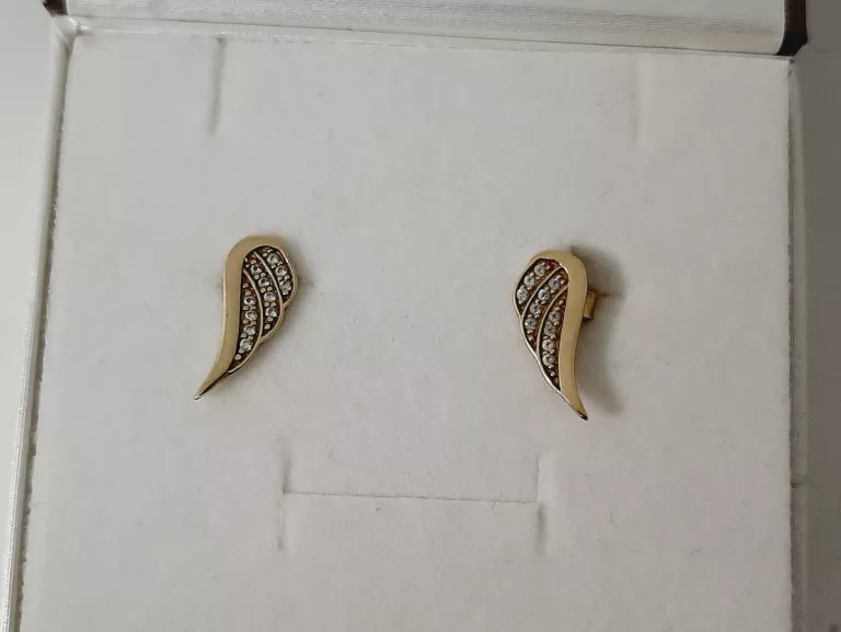 zlote-kolczyki-z-cyrkoniami-skrzydla-333-apart-stan-uzywany