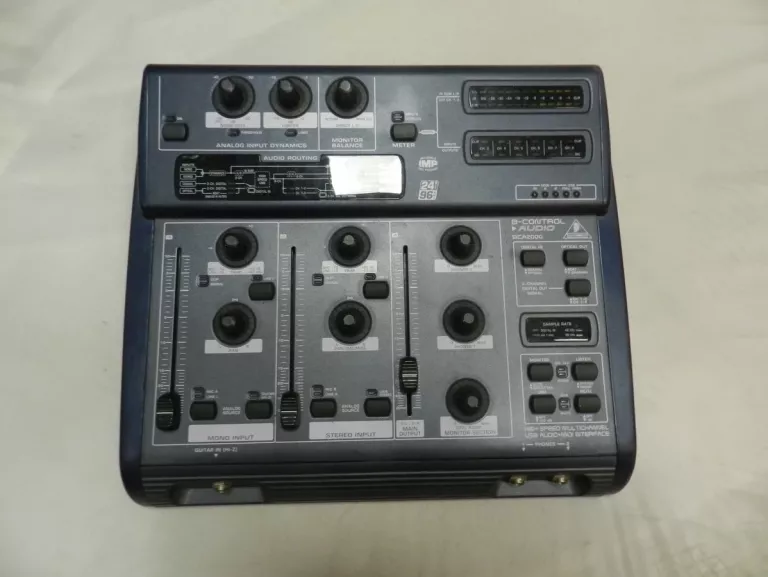 INTERFEJS AUDIO BEHRINGER BCA2000