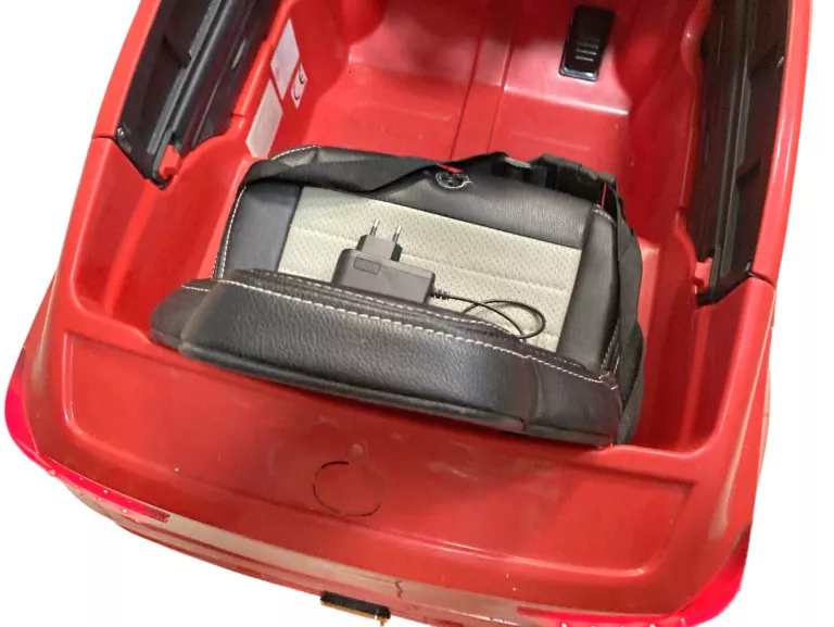 DZIECIĘCE AUTO NA AKUMULATOR XM826 RED