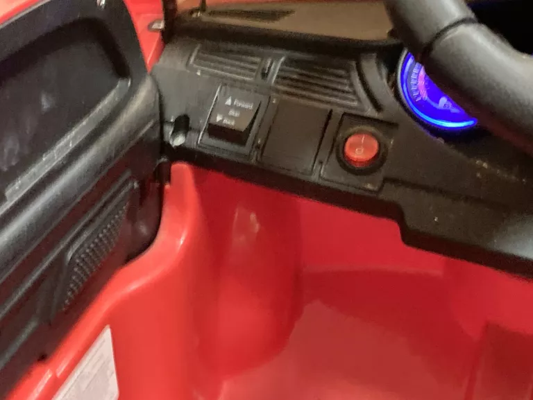 DZIECIĘCE AUTO NA AKUMULATOR XM826 RED