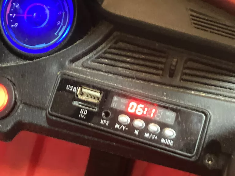 DZIECIĘCE AUTO NA AKUMULATOR XM826 RED