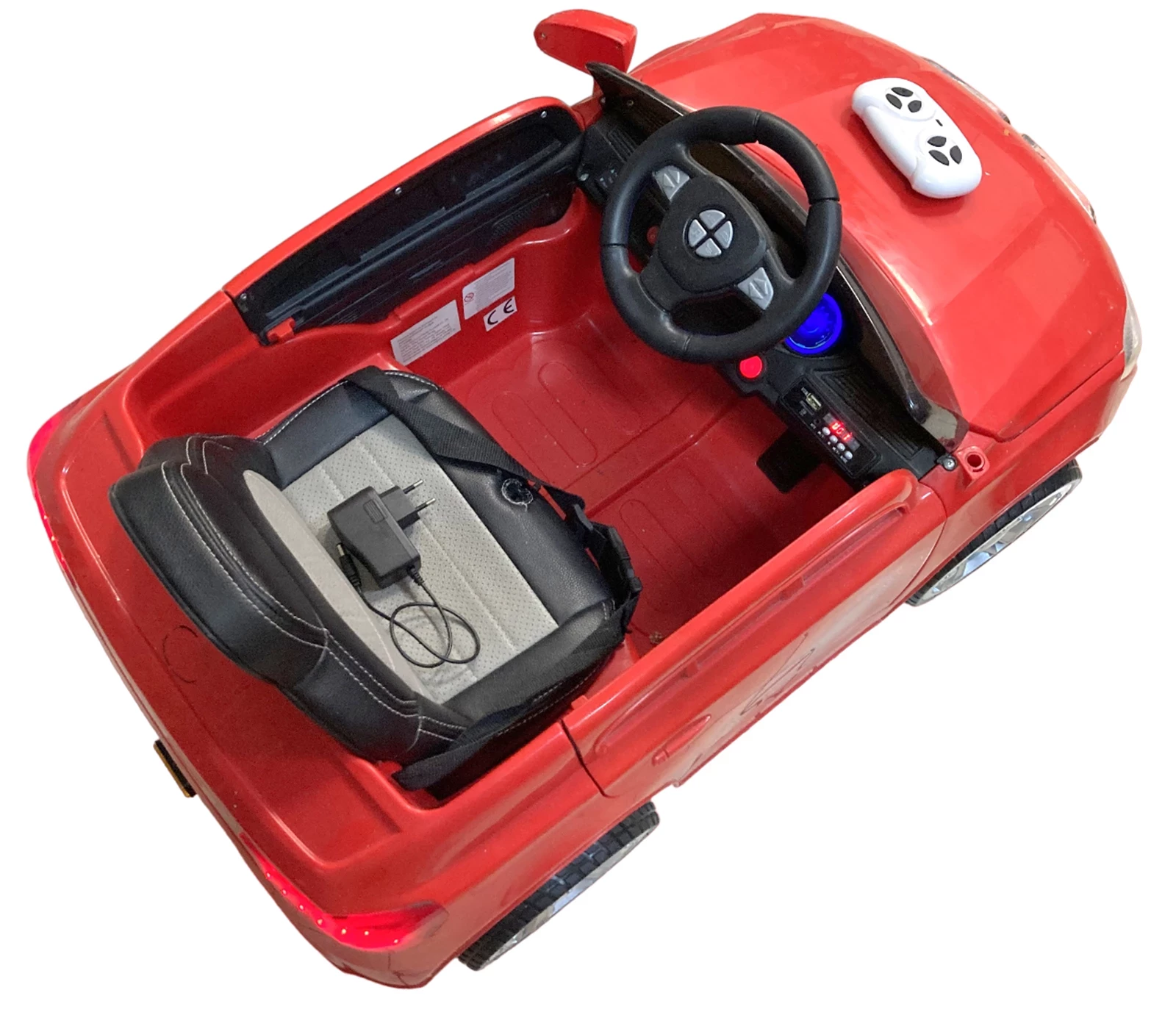 dzieciece-auto-na-akumulator-xm826-red-stan-11323-2