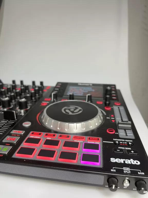 MIKSER NUMARK NV II SERATO