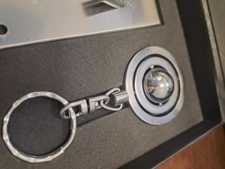 WIESZAK WISZĄCY FREE-THE-KEY SREBRNY