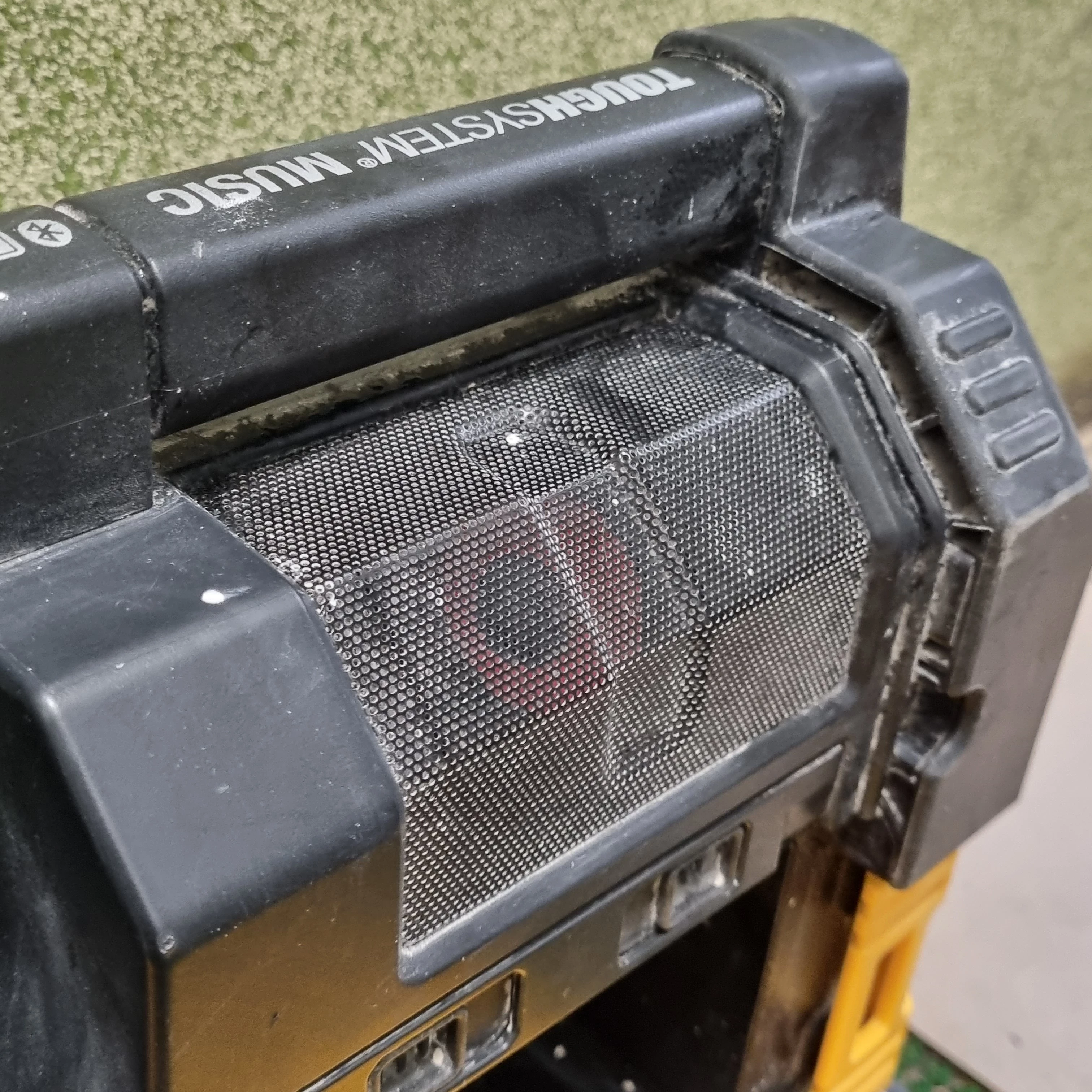 radio-budowlane-dewalt-dwst1-75659-qw-product-id-f1389bb4-29d9-46c0-b902-09fa55145a4f