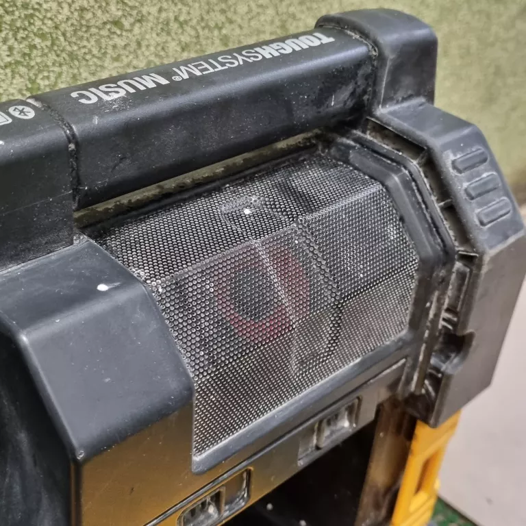 radio-budowlane-dewalt-dwst1-75659-qw-product-id-f1389bb4-29d9-46c0-b902-09fa55145a4f