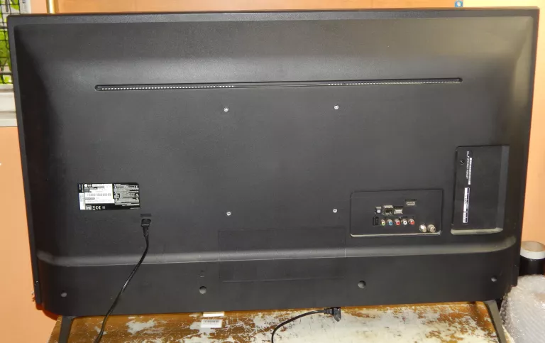 TELEWIZOR LG 43UM7100 43" + PILOT