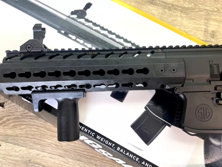 WIATRÓWKA NA CO2 SIG SAUER AIR-MCX-177-88G-30-BLK