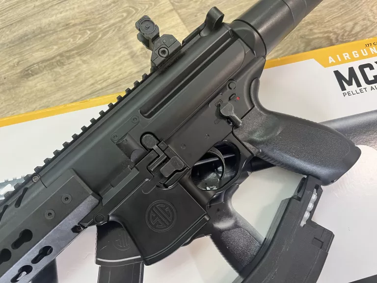 WIATRÓWKA NA CO2 SIG SAUER AIR-MCX-177-88G-30-BLK