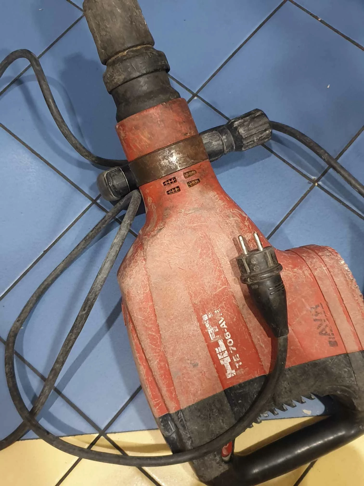 mlot-dlutujacy-hilti-te-706-avr-na-czesci-rodzaj-uchwytu-inny-uchwyt