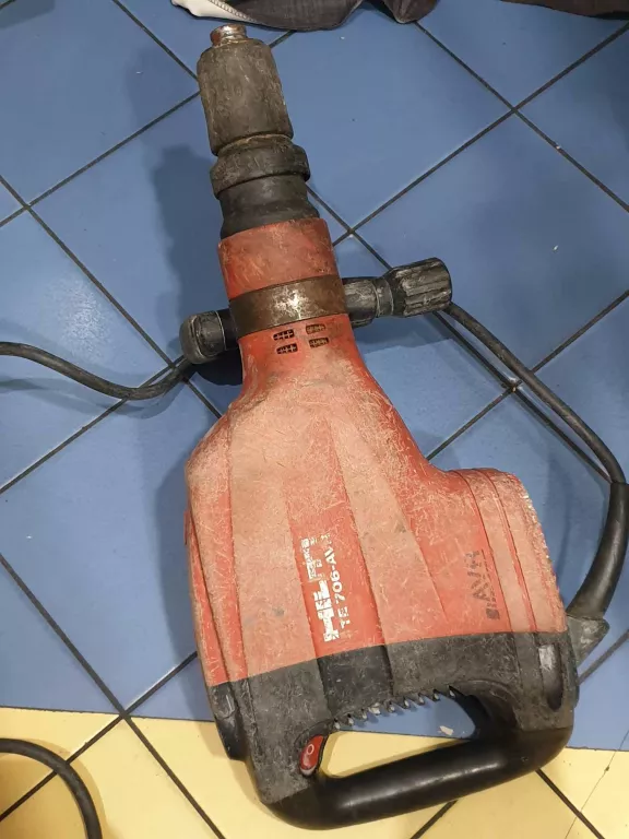mlot-dlutujacy-hilti-te-706-avr-na-czesci-marka-hilti