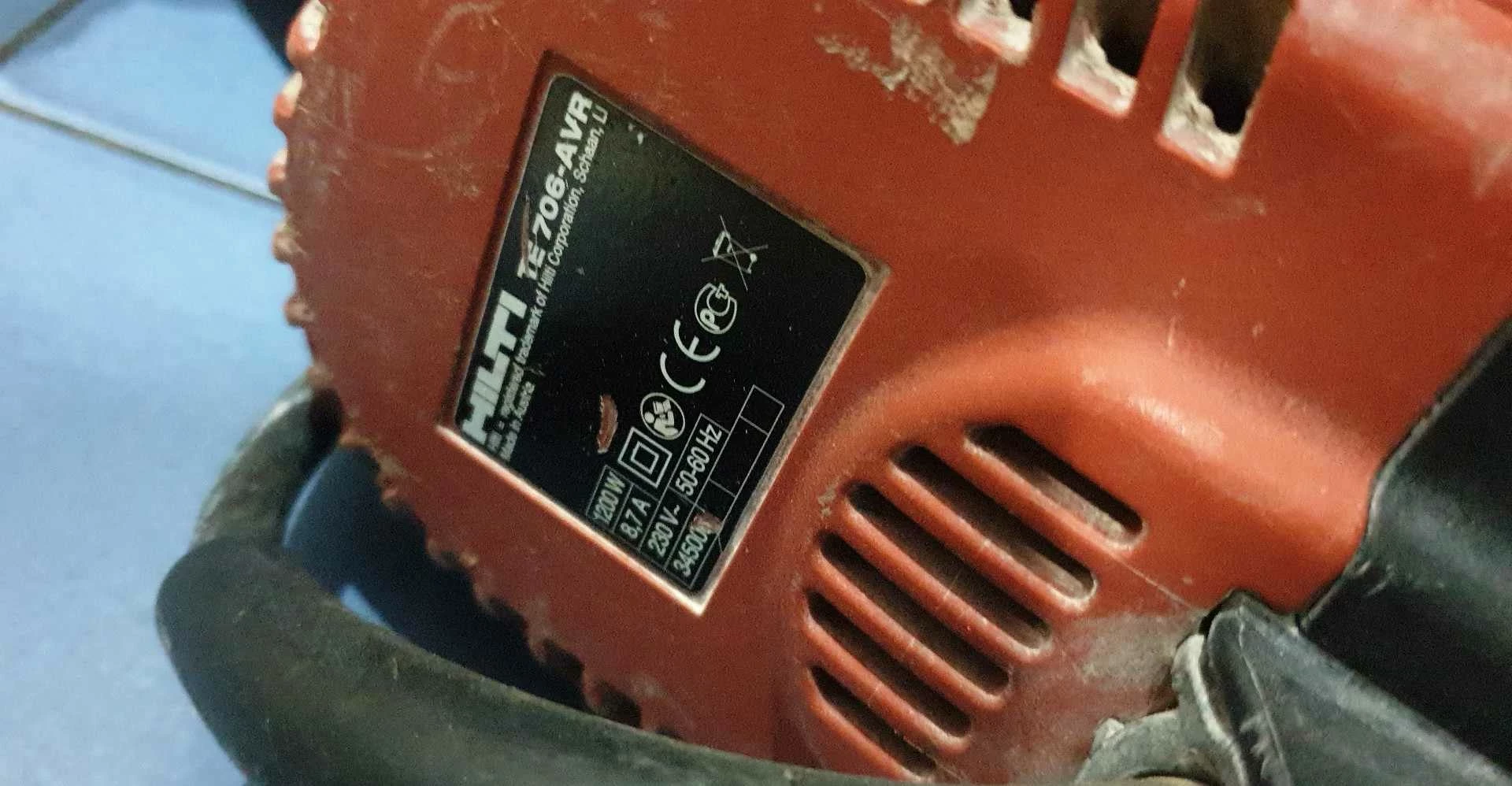 mlot-dlutujacy-hilti-te-706-avr-na-czesci-stan-uszkodzony