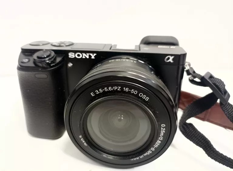 APARAT SONY ALPHA A6000 OBIEKTYW SONY SELP 1650