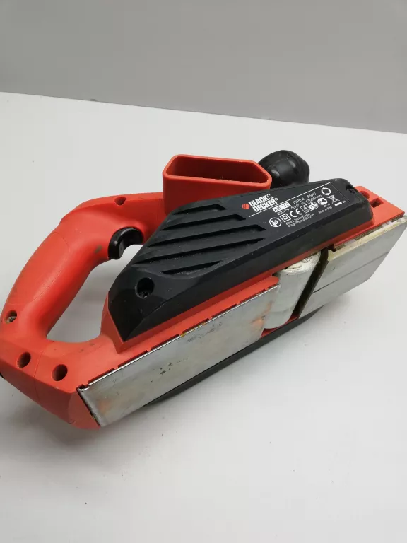STRUG BLACK DECKER KW712